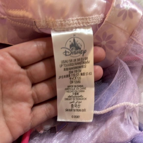 Isabela Madrigal Costume- Disney store - Picture 3 of 6